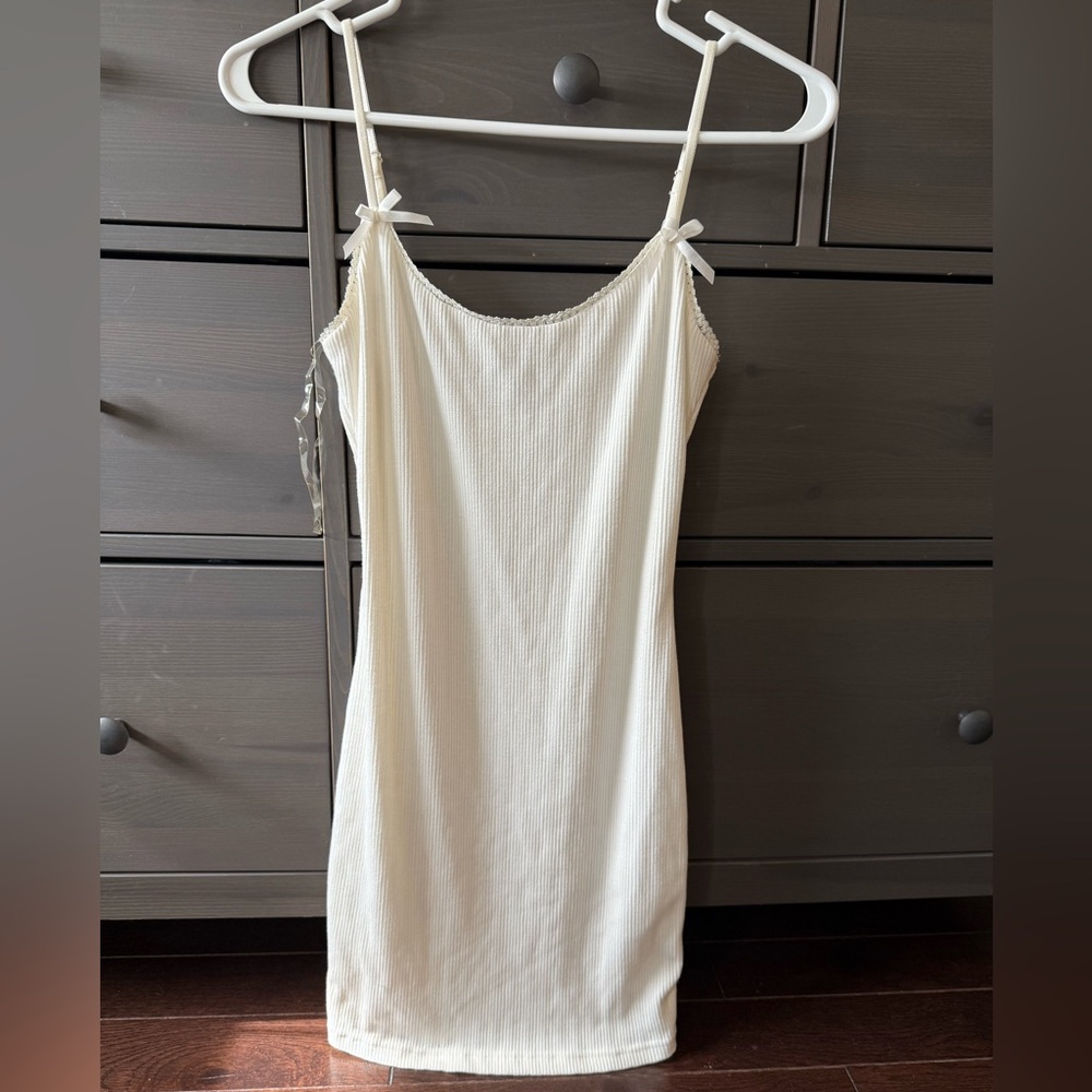 Nanamacs Off white body-con with bow detail